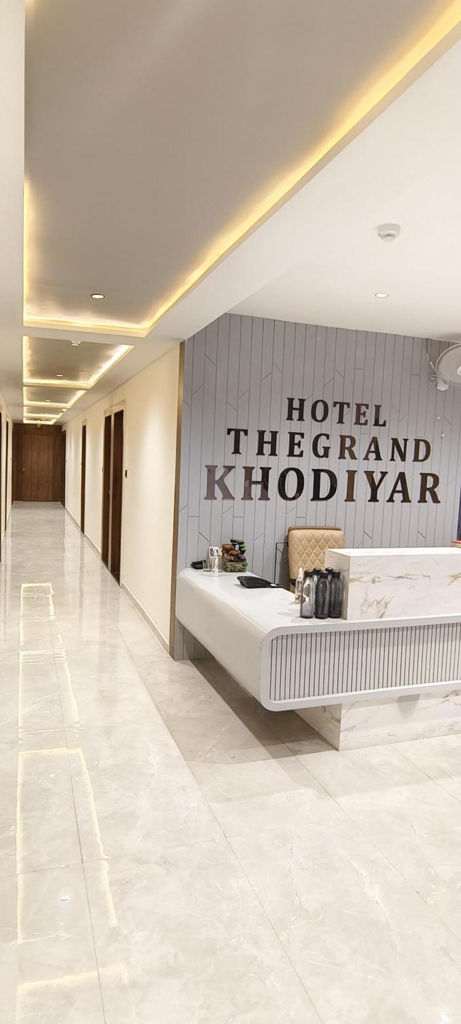 Visnagar Hotel The Grand Khodiyar מראה חיצוני תמונה