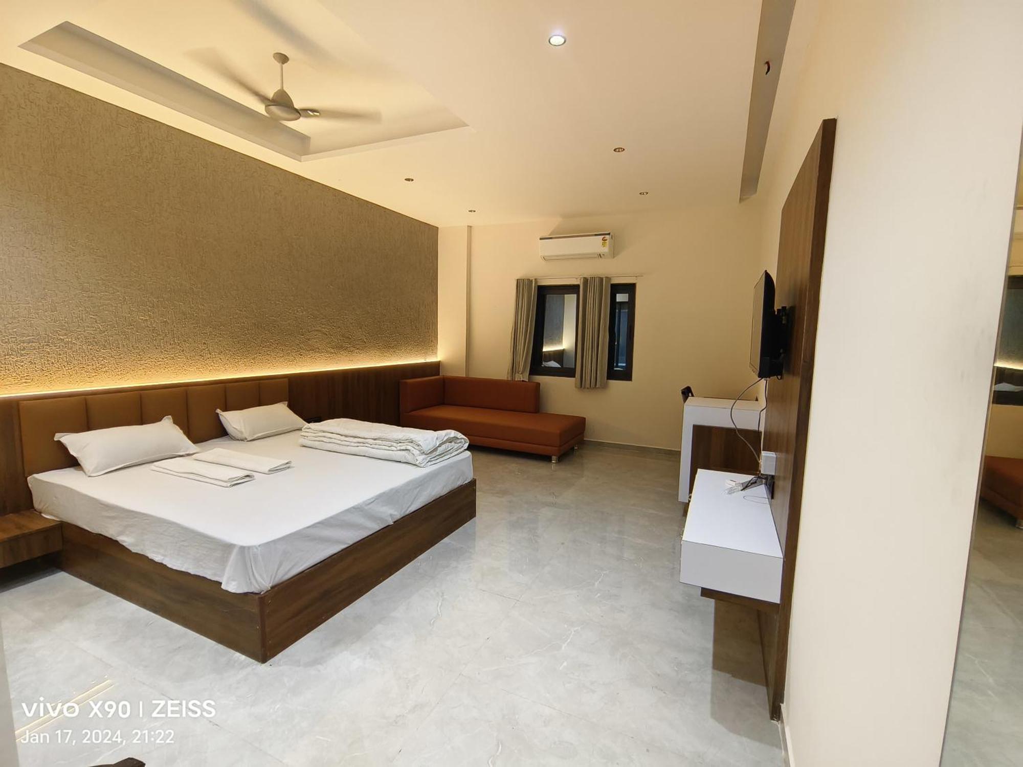 Visnagar Hotel The Grand Khodiyar מראה חיצוני תמונה