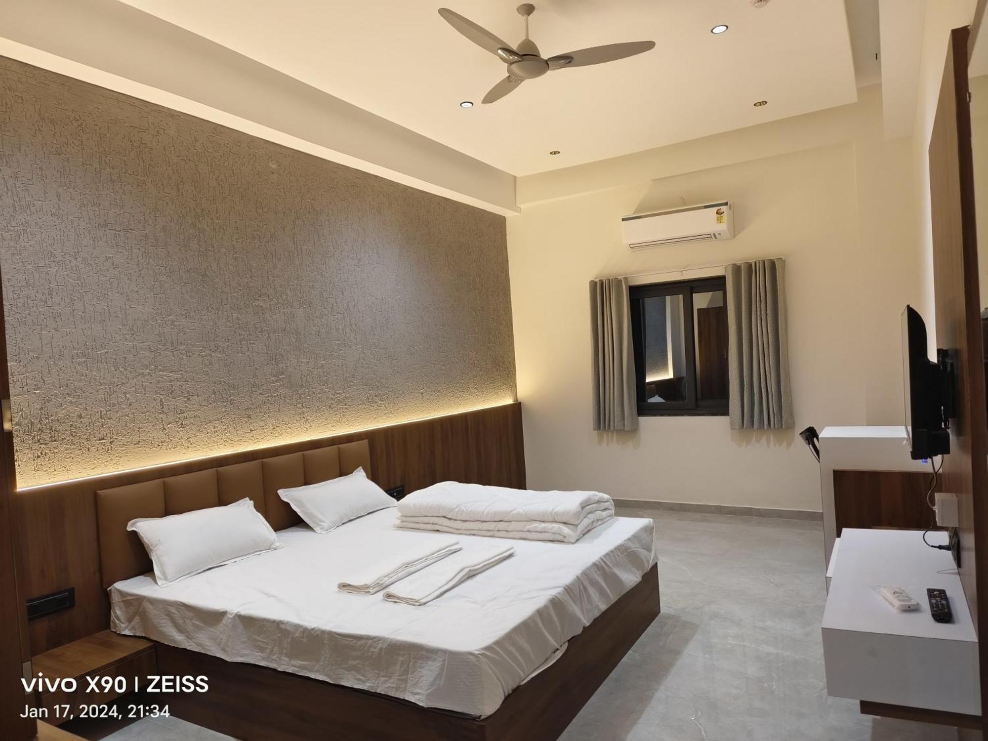 Visnagar Hotel The Grand Khodiyar מראה חיצוני תמונה