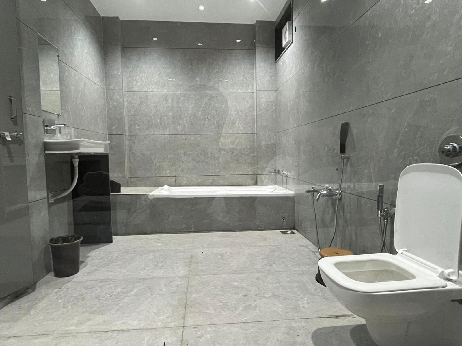 Visnagar Hotel The Grand Khodiyar מראה חיצוני תמונה