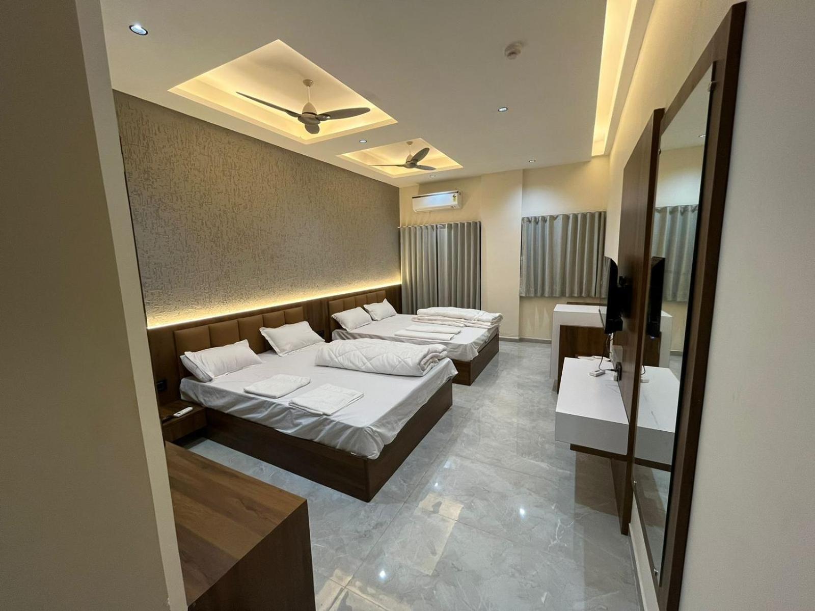 Visnagar Hotel The Grand Khodiyar מראה חיצוני תמונה