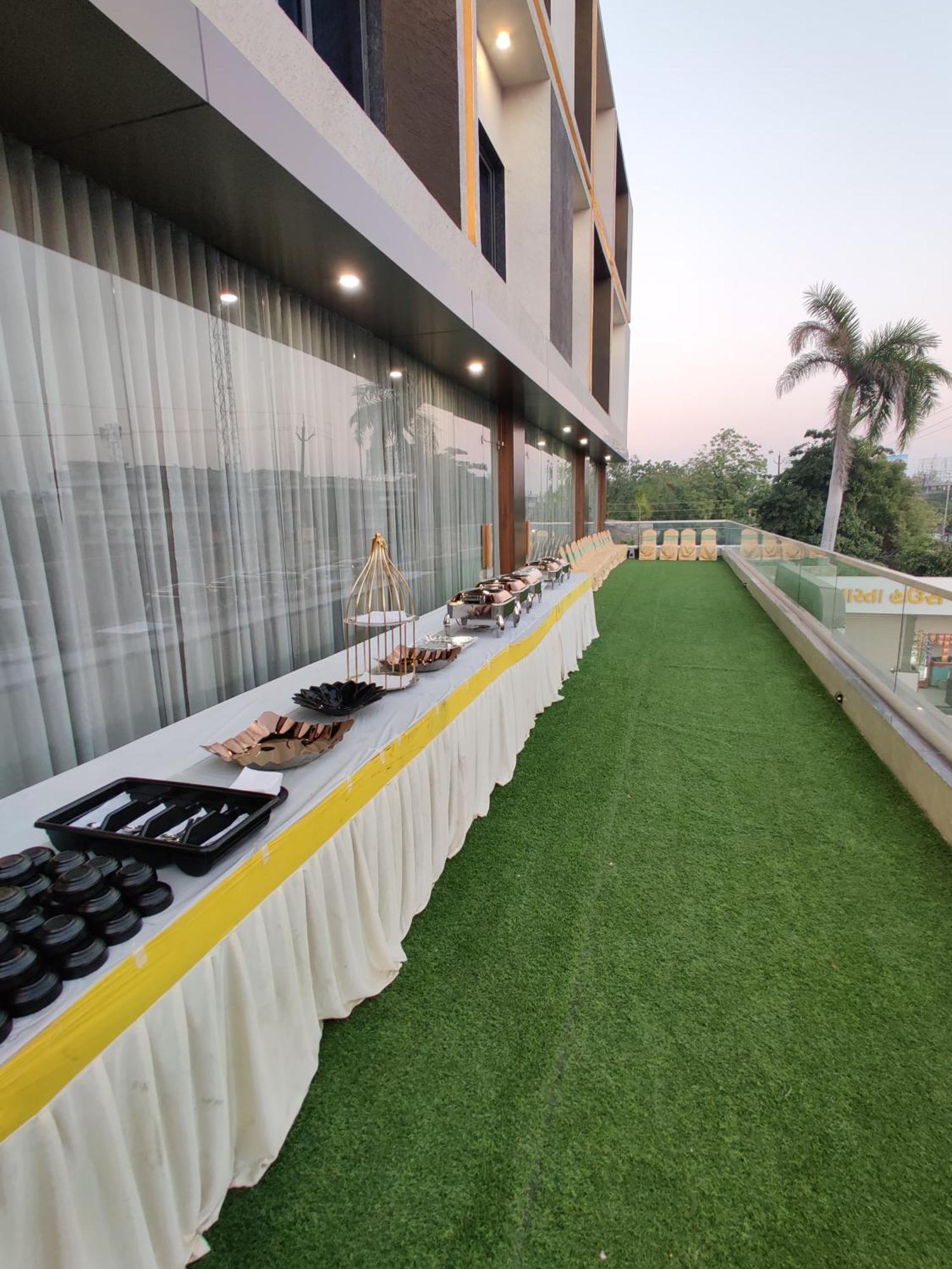Visnagar Hotel The Grand Khodiyar מראה חיצוני תמונה